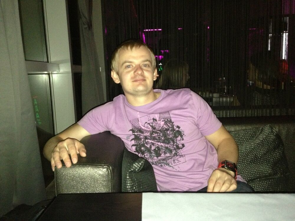  28823877  Viktor, 39 ,    