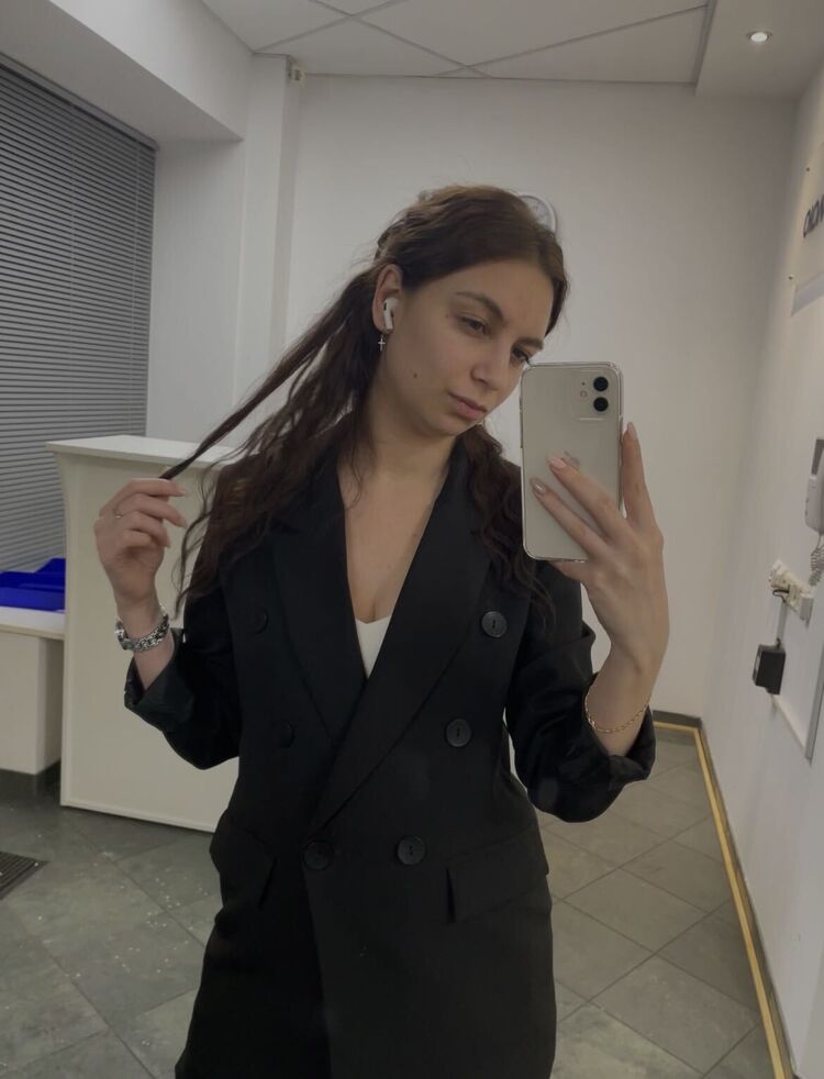 33286137  Julia, 27 ,    