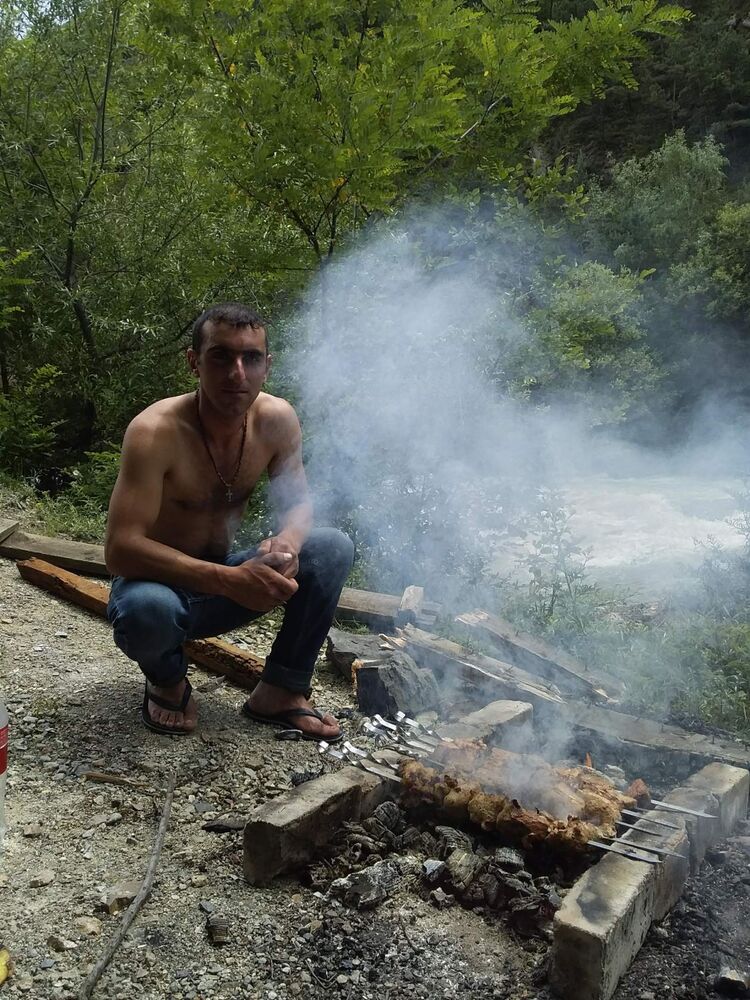  38241127  Narek, 32 ,    