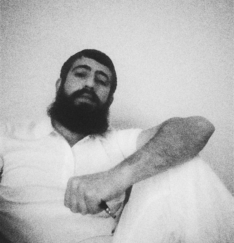  48969747  Armen, 27 ,    