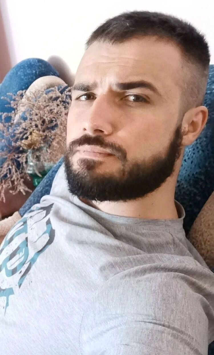  40899617  , 32 ,    