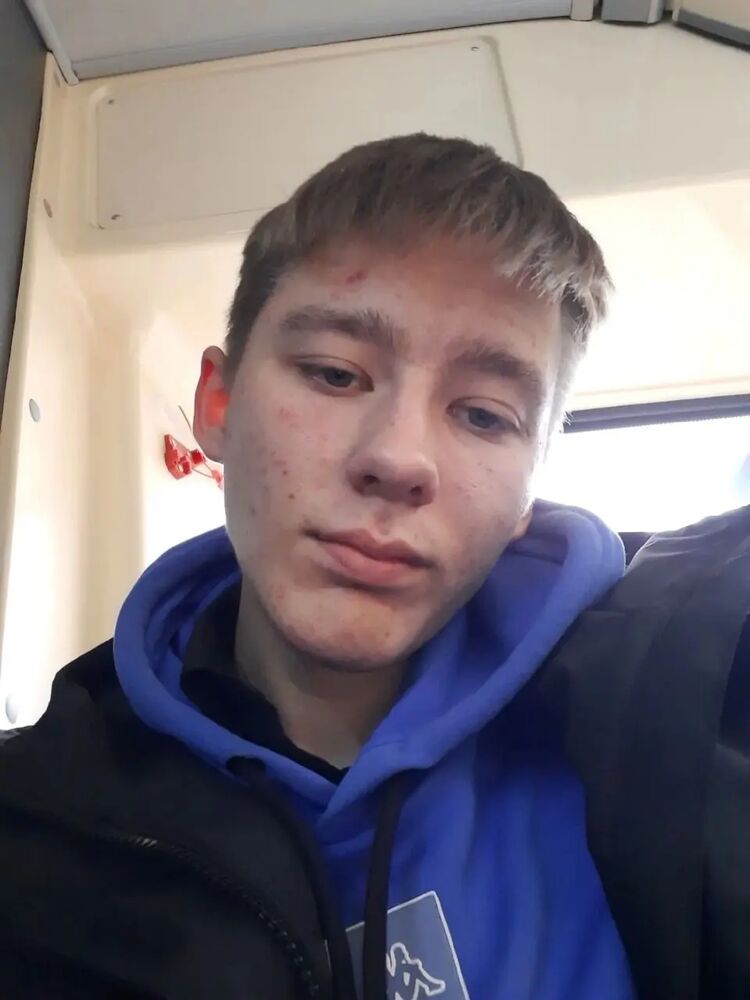  41801387  Alexander, 22 ,    