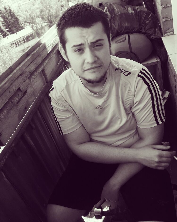  ,   Anton, 28 ,   , 