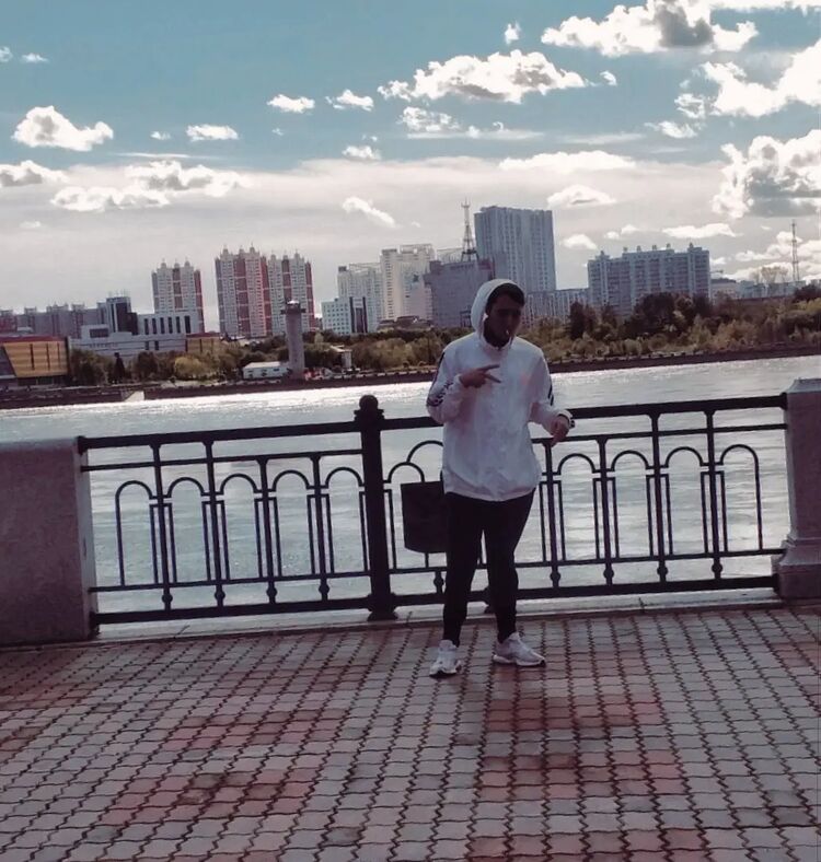  31039987  Alex, 23 ,    