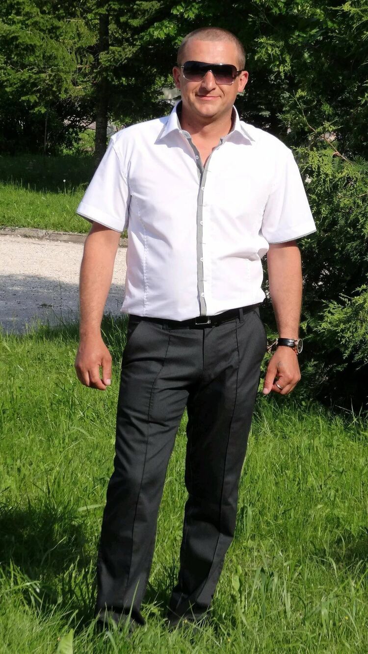 ,   Nikita, 54 ,   ,   