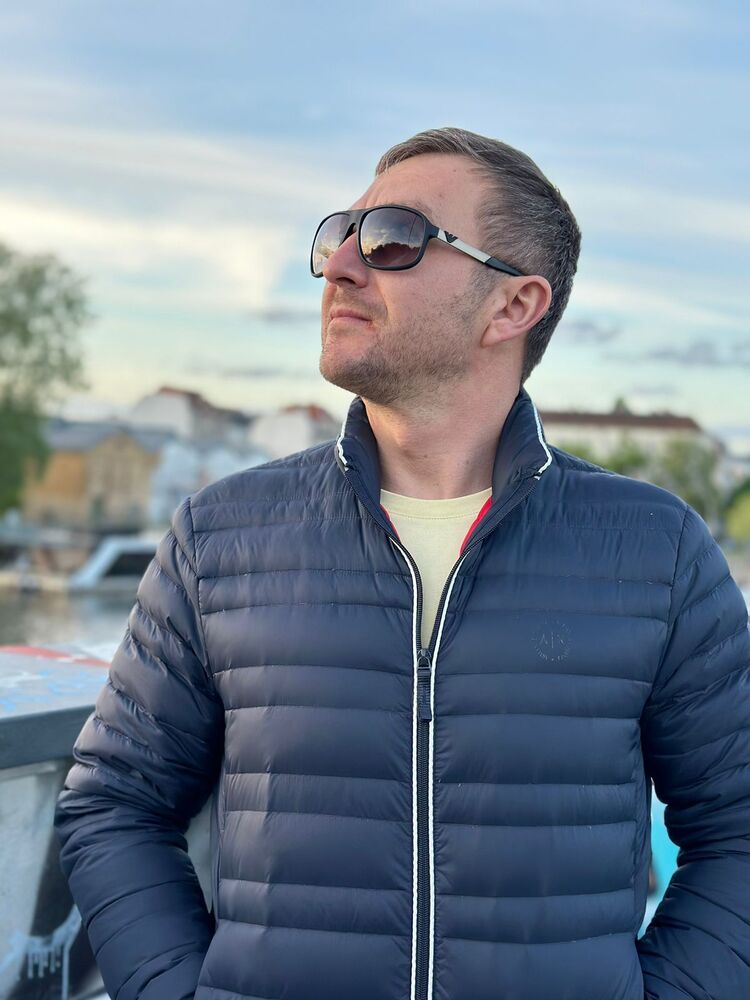  43944737  Aleksandr, 42 ,    