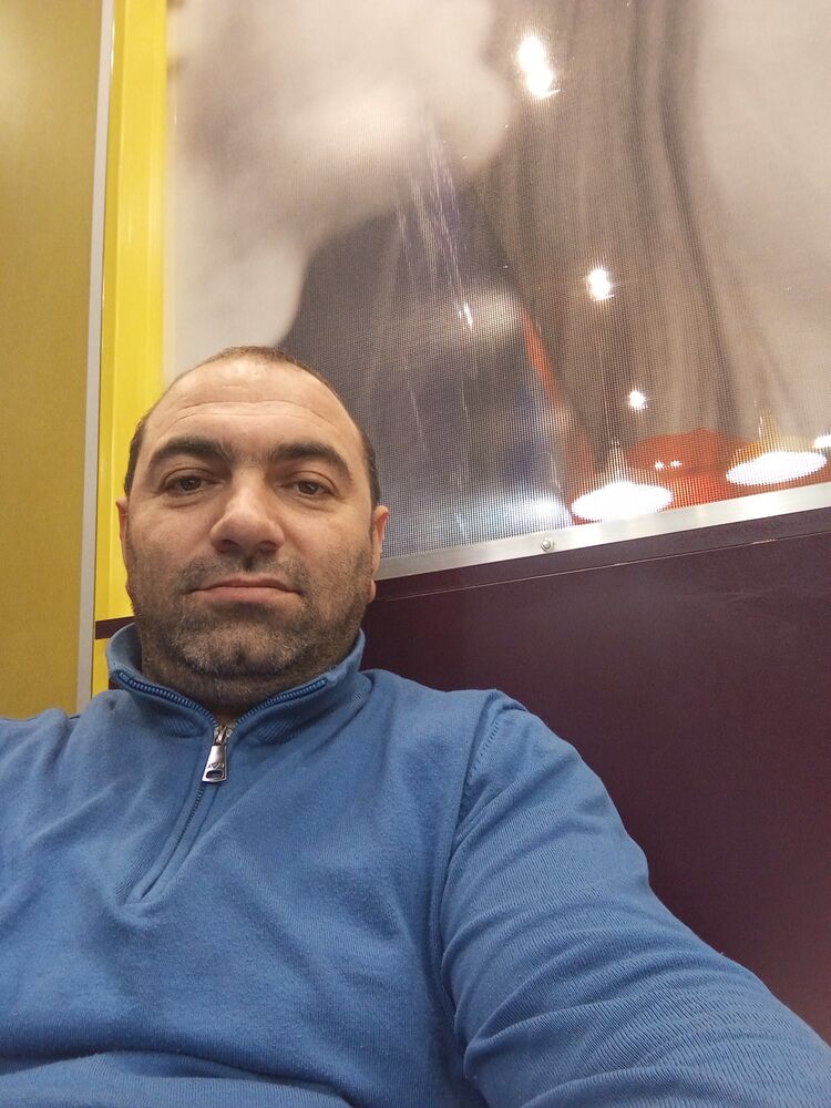  43008407  MARTIN, 42 ,    