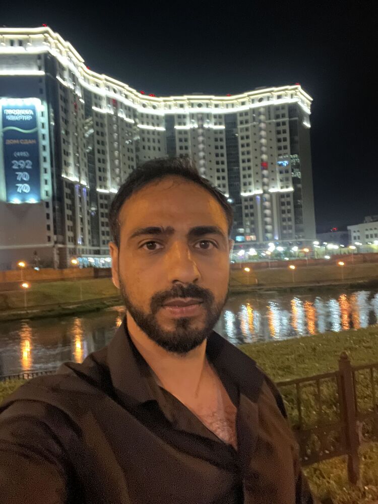  53405217  , 32 ,    Al Ghardaqah