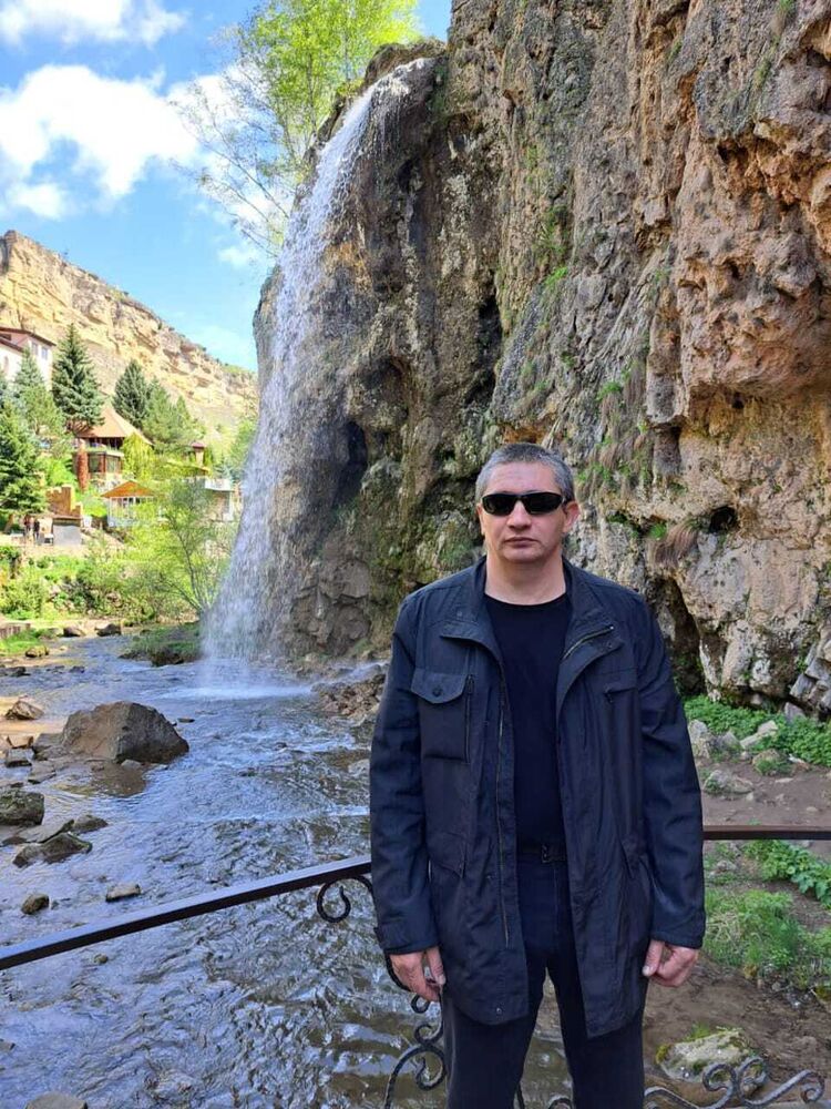  40719357  Leonid, 44 ,    