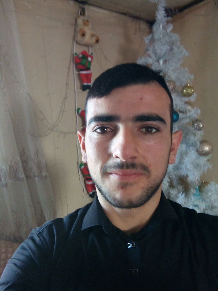  ,   Artur, 19 ,   ,   