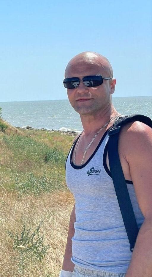  54605767  Svyat, 45 ,    