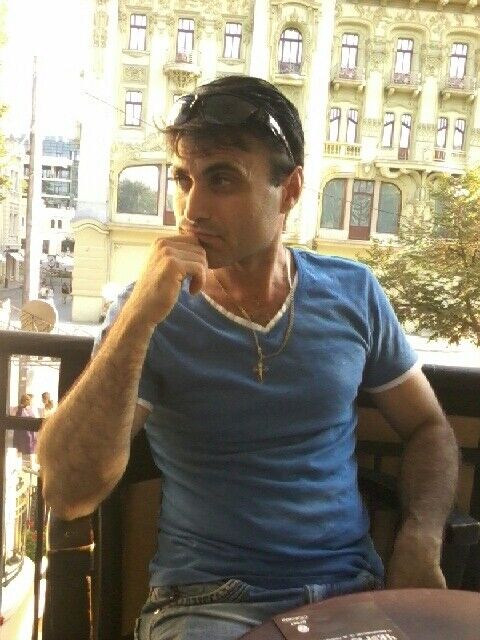  11697437  Tarik, 47 ,    