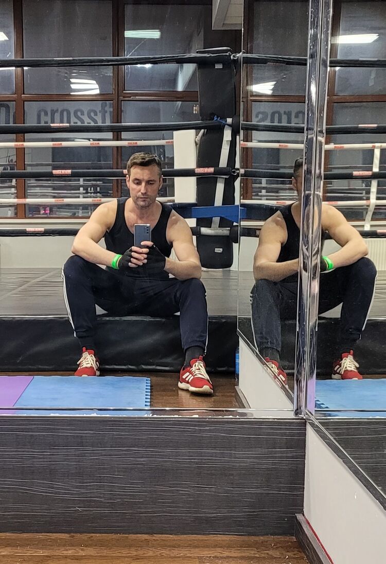  35430447  Stanislav, 40 ,    