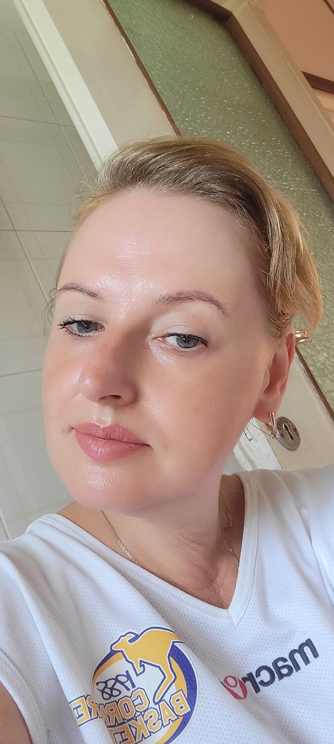  37107897  Svitlana, 50 ,    Rho