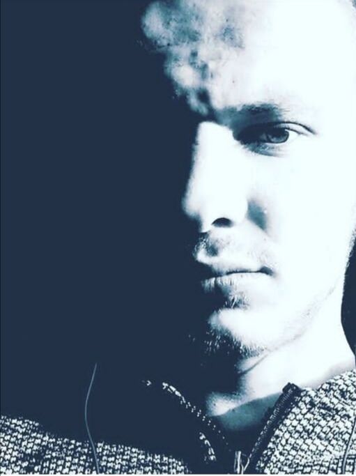  33048947  , 26 ,     