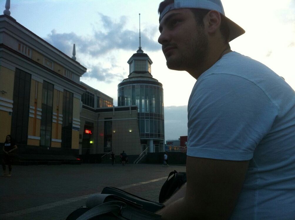  12369297  Anton, 32 ,    