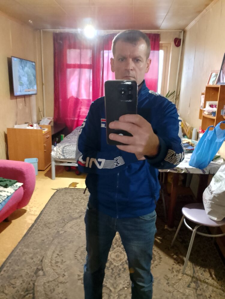 53365887  Maksim, 50 ,    