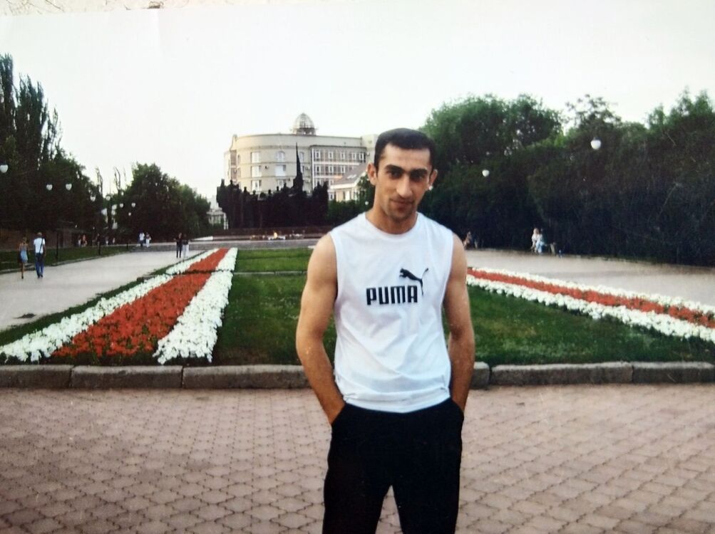  ,   Marat, 37 ,   ,   
