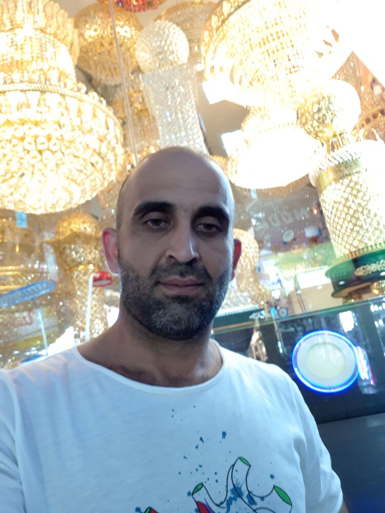  ,   Ali, 44 ,     , c 