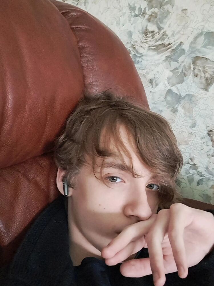  48830167  Artyom, 19 ,    