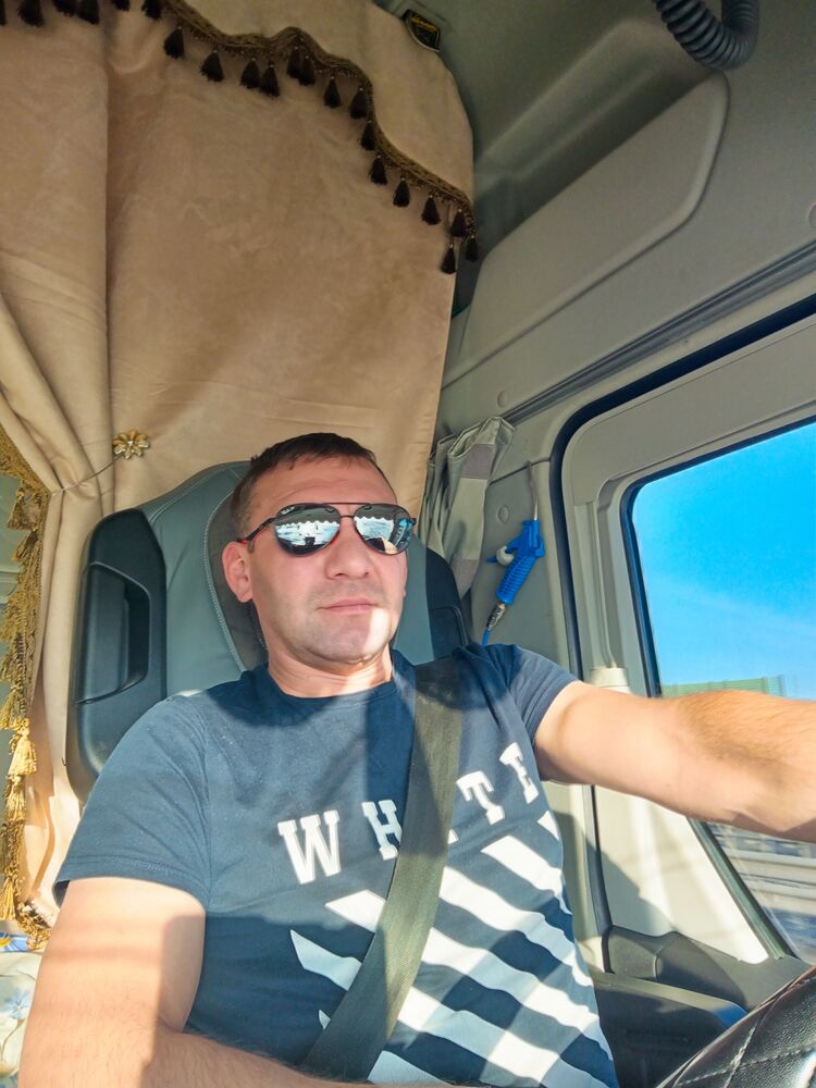  ,   Anton, 43 ,   ,   