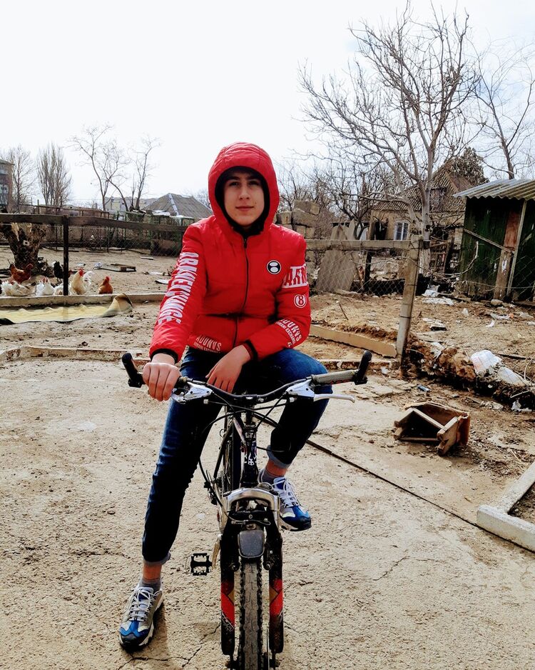  ,   Isaanaroglu, 24 ,  