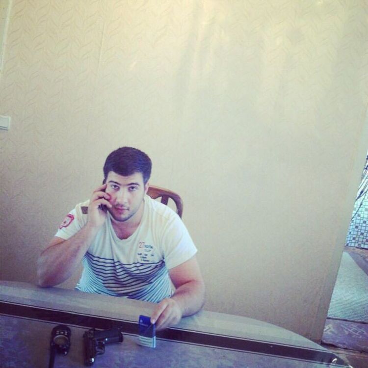  ,   Emil, 32 ,   ,   , c 