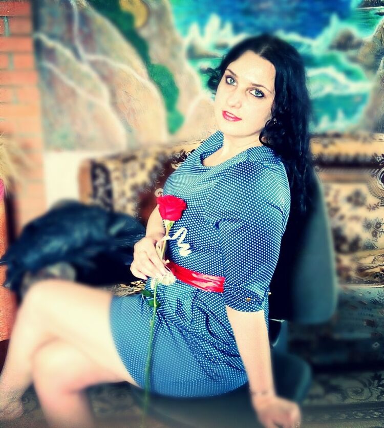  ,   Elena, 32 ,  