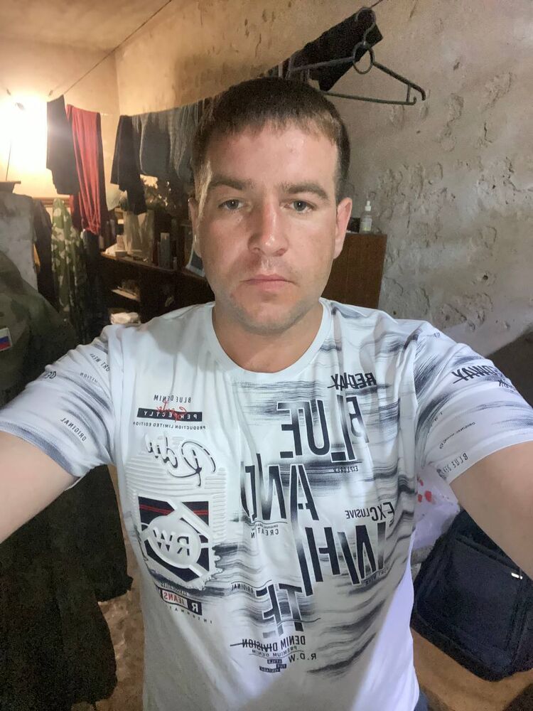  40556917  Denis, 35 ,    