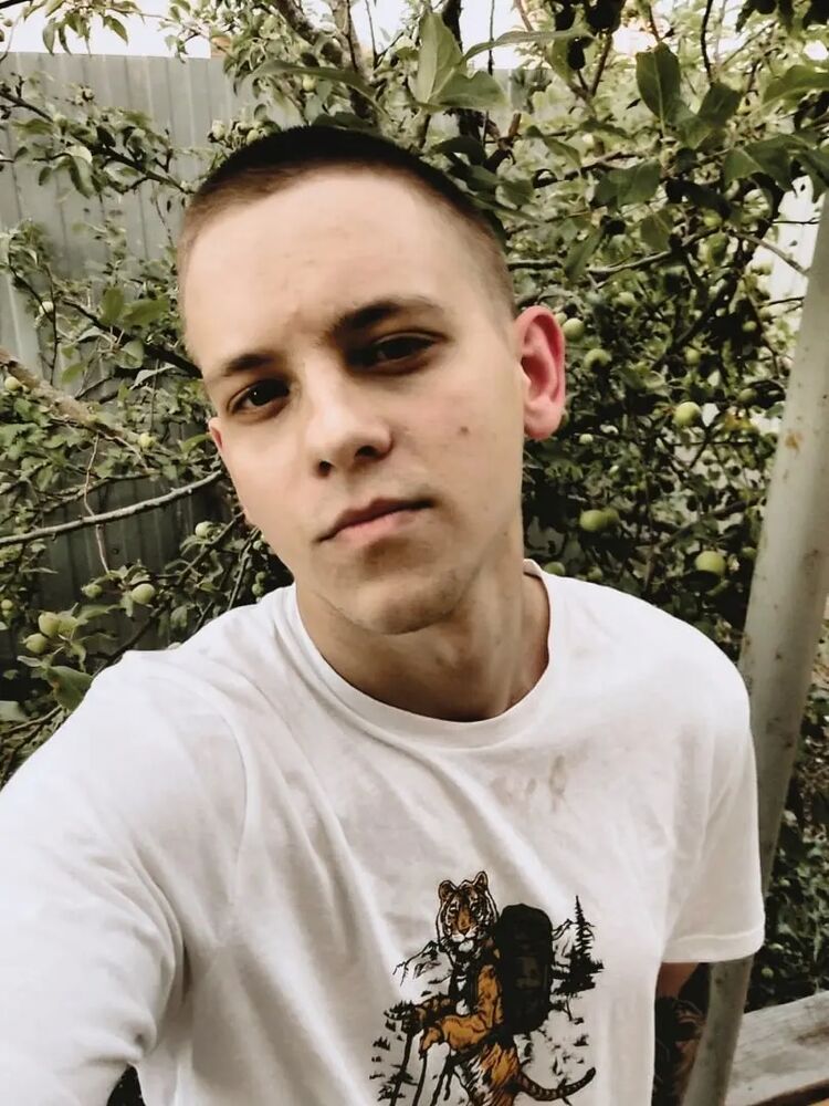  32833867  Ilya, 24 ,    