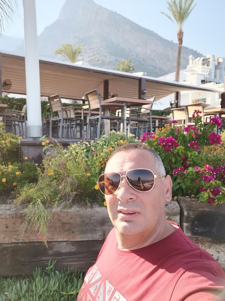  17813717  Vesko, 52 ,    