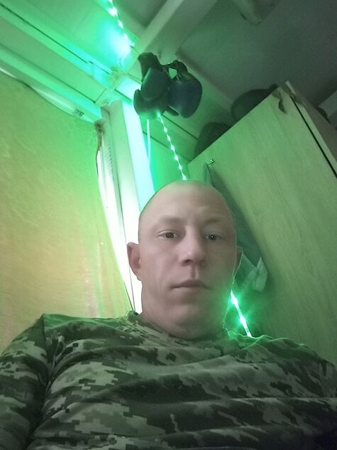  31112687  Leonid, 33 ,    