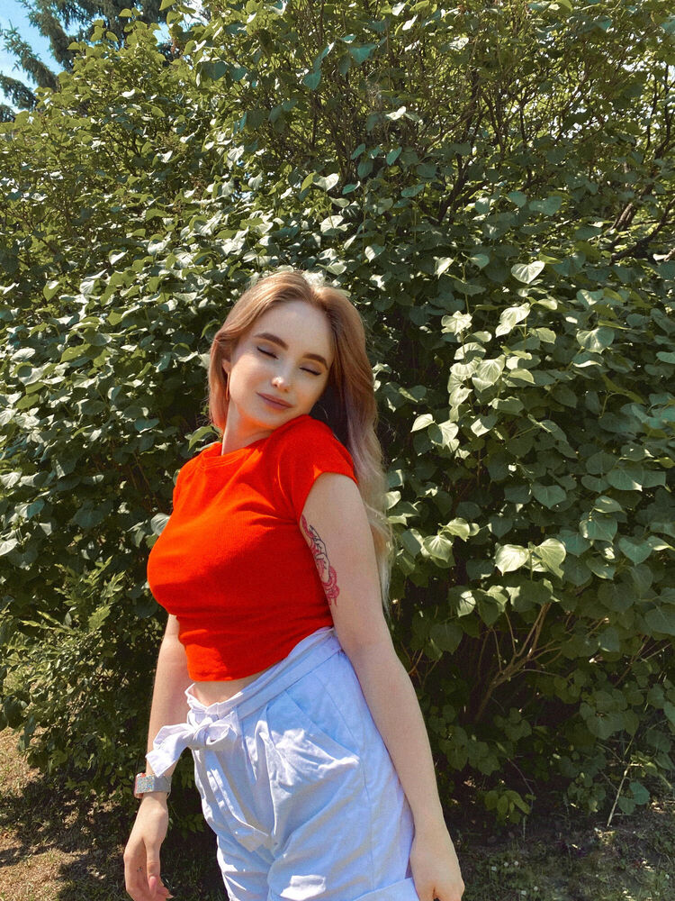  ,   Daria, 24 ,   ,   