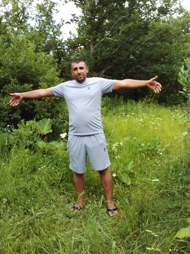  28164667  Hayk, 40 ,    