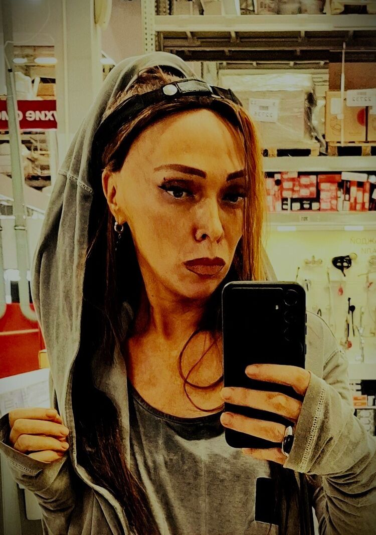  45453627  Lana, 44 ,     