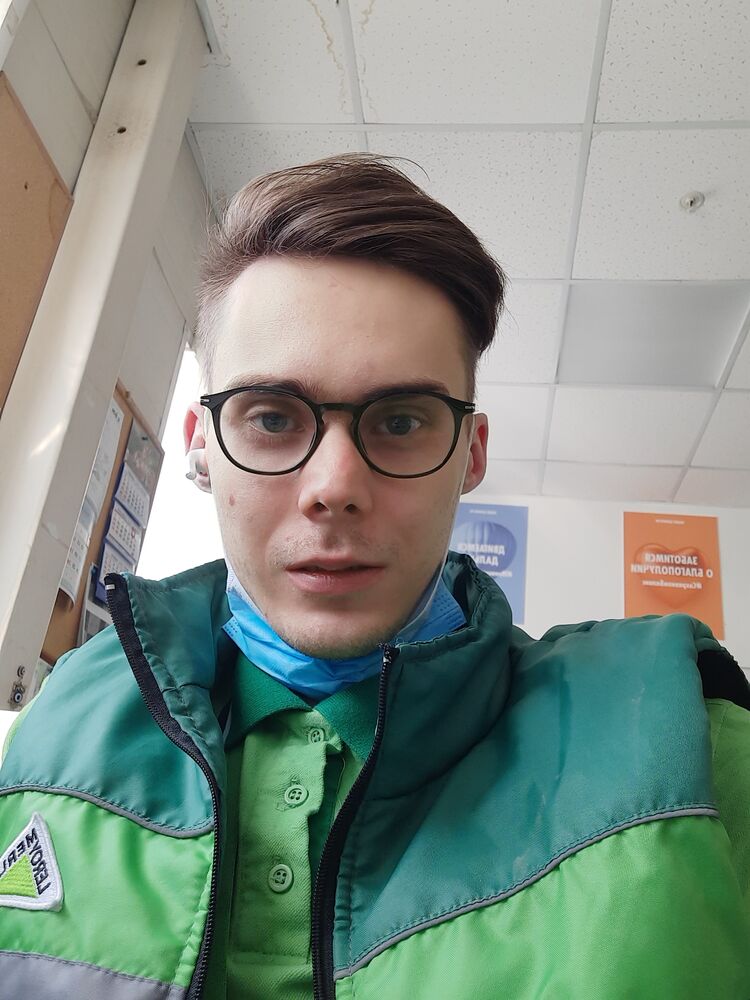  25739747  Viktor, 29 ,    