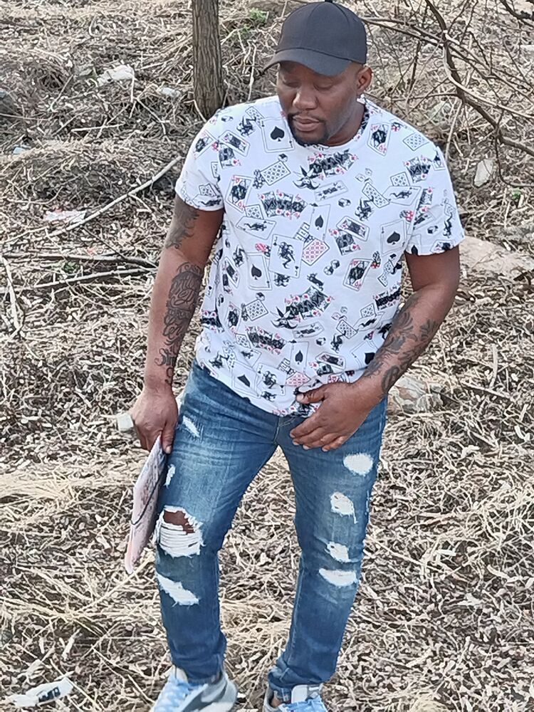  43478177  Patrick, 39 ,    --