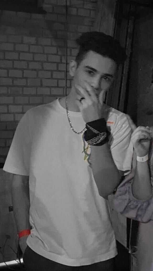  31631717  Tamik, 24 ,    