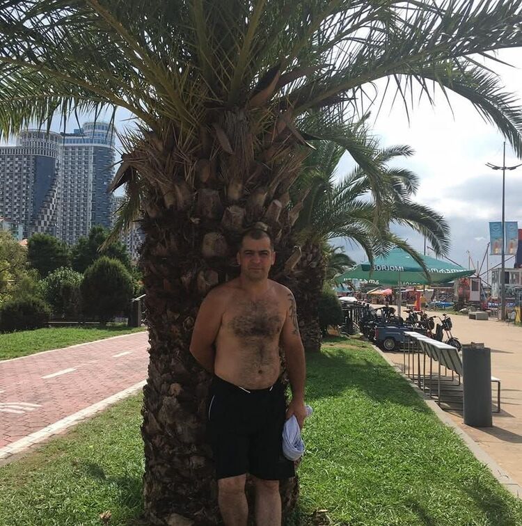  49754937  Zura, 46 ,    