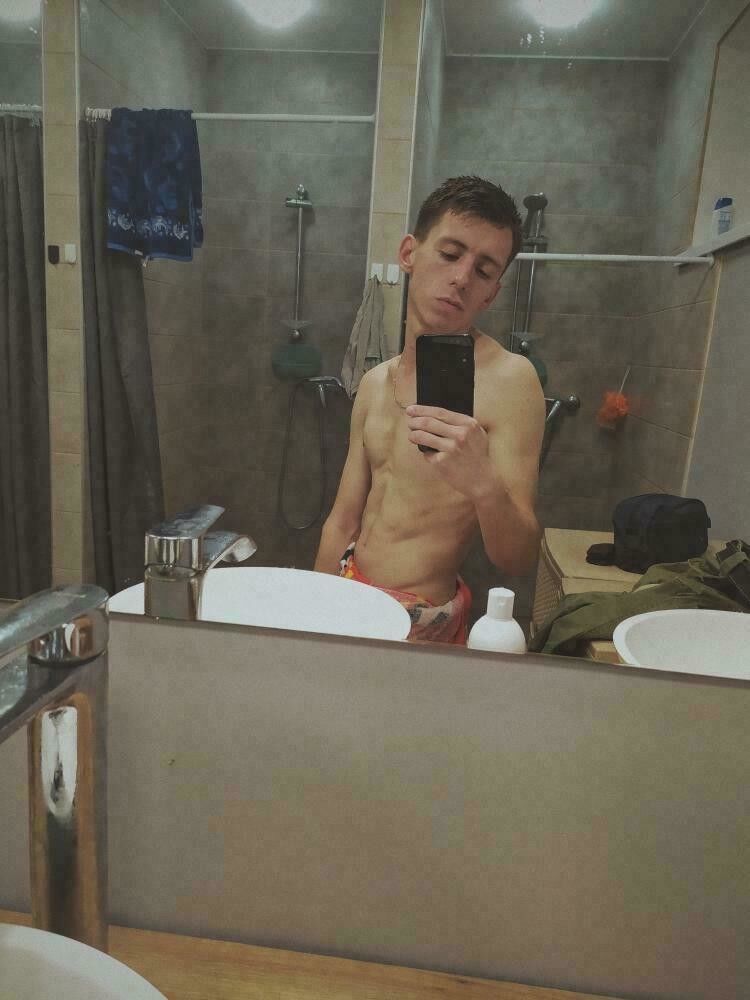  18280287  Denis, 28 ,    