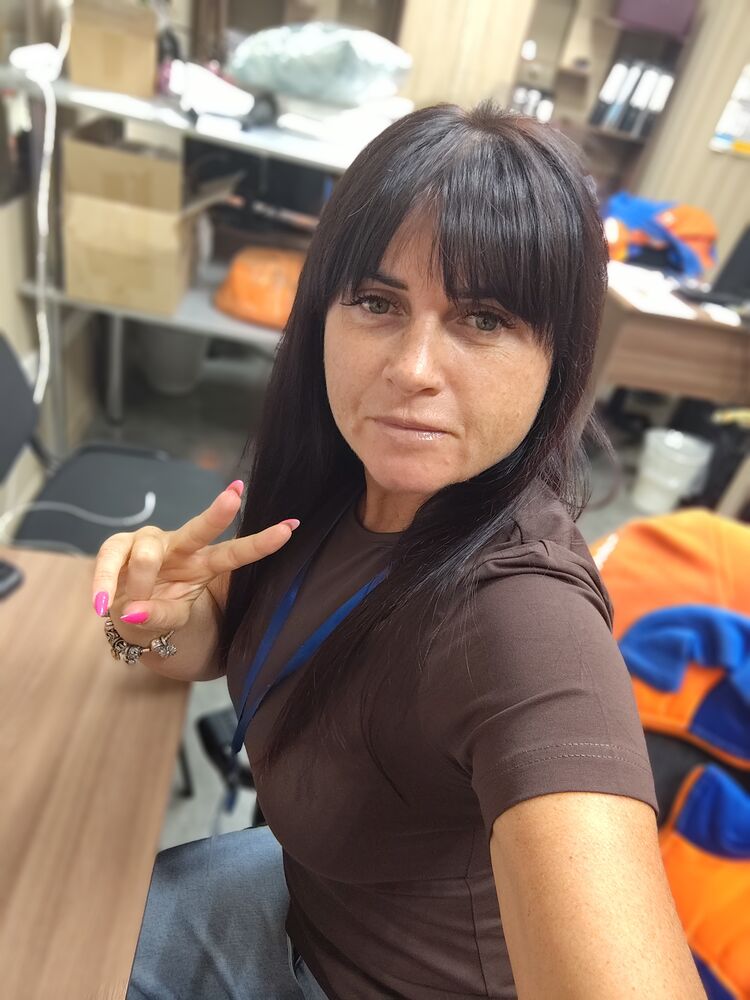  52457367  Lisa, 43 ,    