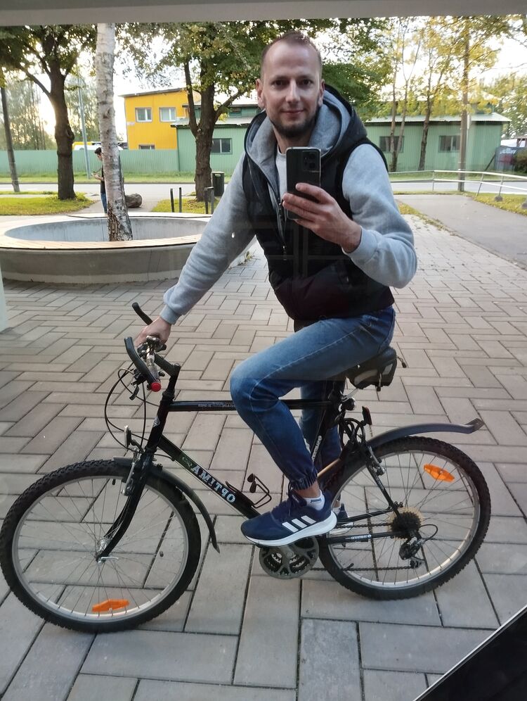  47885667  Slava, 37 ,    