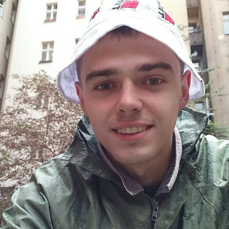  46147667  , 28 ,    Radlice
