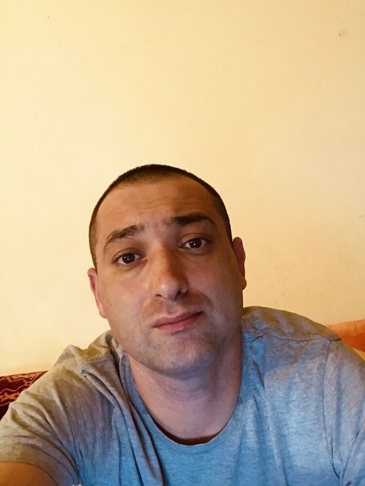  22460987  , 40 ,    Azor