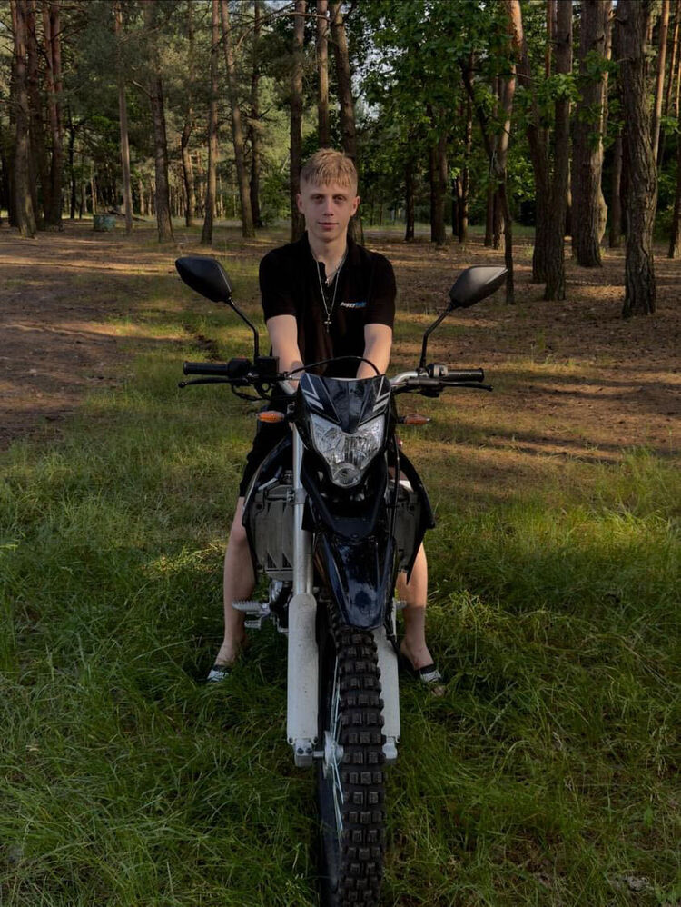 45397577  Vlad, 18 ,    