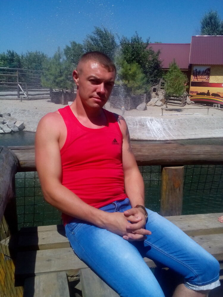  16140267  Aleksei, 41 ,    