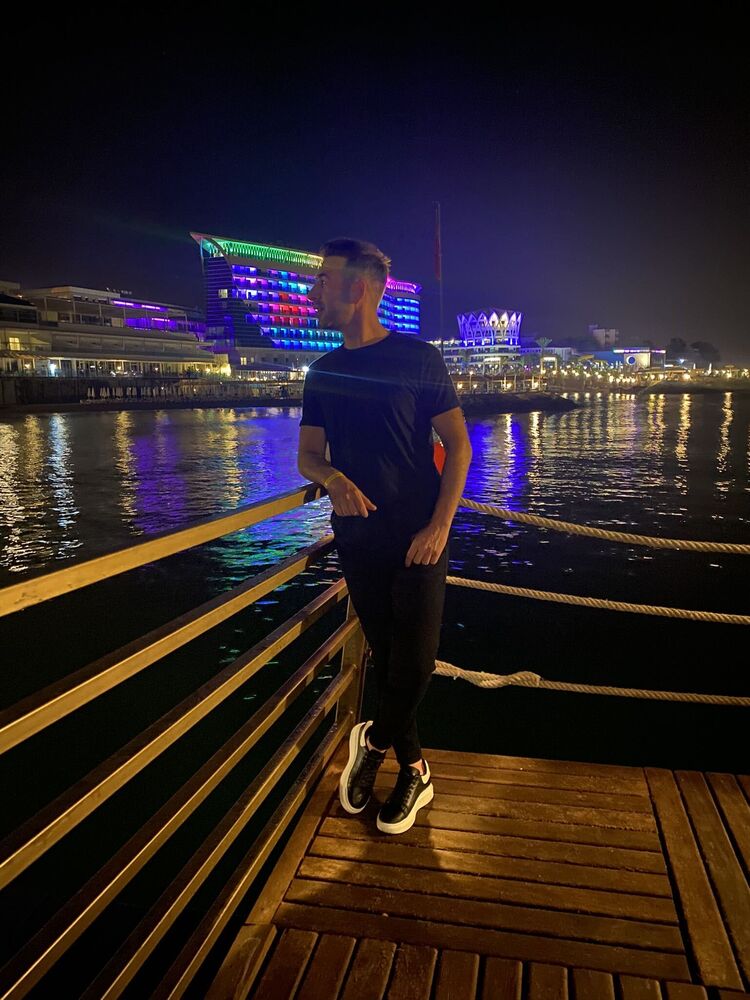  34840127  Emre, 36 ,    