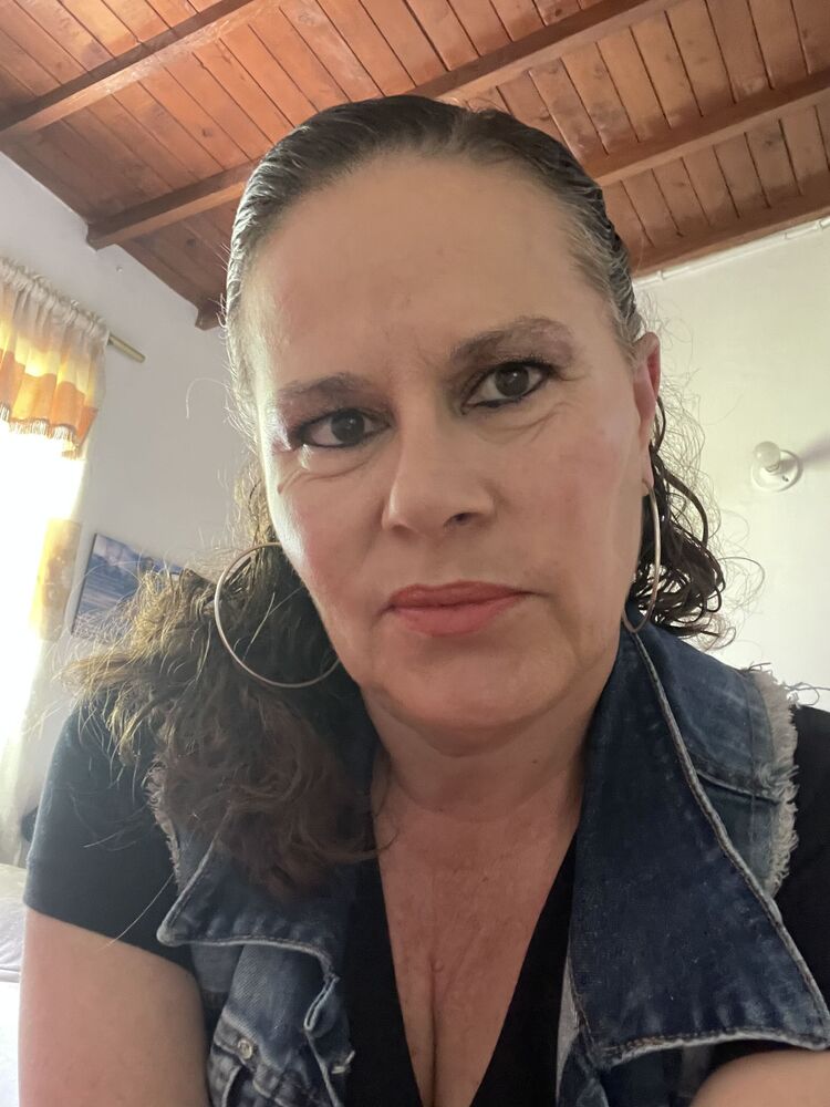  52802817  Sandra, 48 ,    