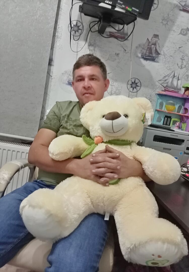  39775937  Valentin, 39 ,    