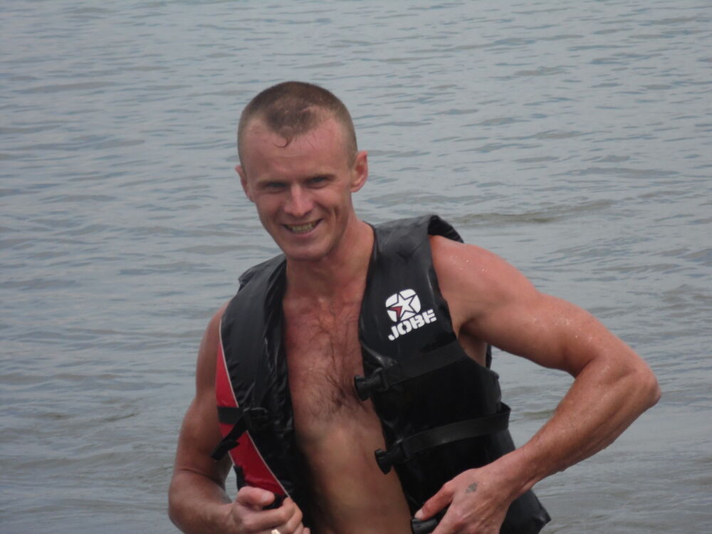  10722357  Igor, 43 ,    